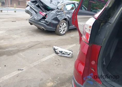 2017 Ford Escape Titanium z USA, uszkodzony, nr VIN 1FMCU0J97HUE84151